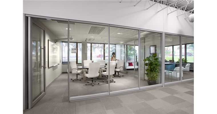 Thi Công Vách Kính Shop, Showroom Quận 3 - Đẹp, Hiện Đại