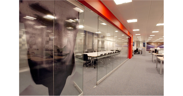 Vách Ngăn Kính Cường Lực Văn Phòng TPHCM - Cách Âm, Sang Trọng