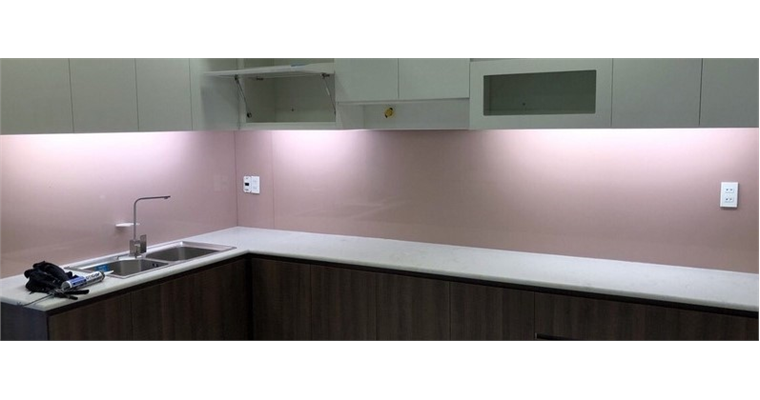 #1 Kính màu cường lực ốp bếp quận Phú Nhuận - Có mặt ngay 24/24