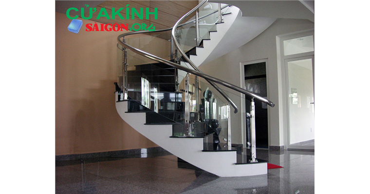 Mẫu cầu thang kính cường lực tốt, thi công cầu thang kính cường lực