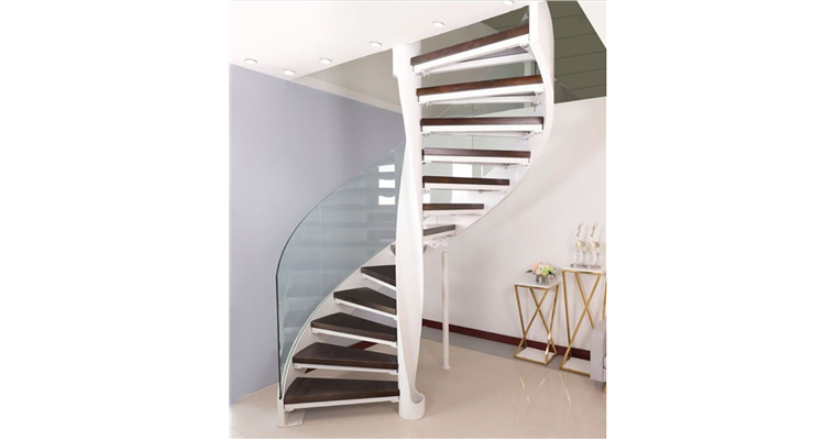 Kính uốn cong cầu thang Quận 4 HCM, Xu hướng thiết kế sang trọng cho nhà phố
