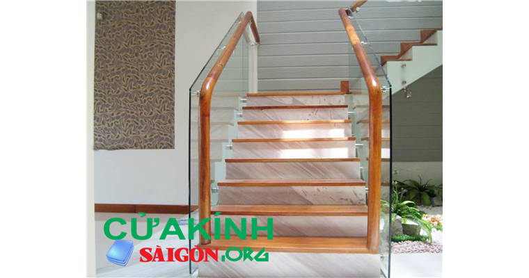 Cầu thang tay vịn gỗ giá rẻ, kiểu dáng sang trọng nhất 2019