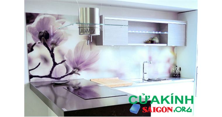 Những mẫu kính ốp bếp hoa văn thịnh hành cho căn bếp của bạn