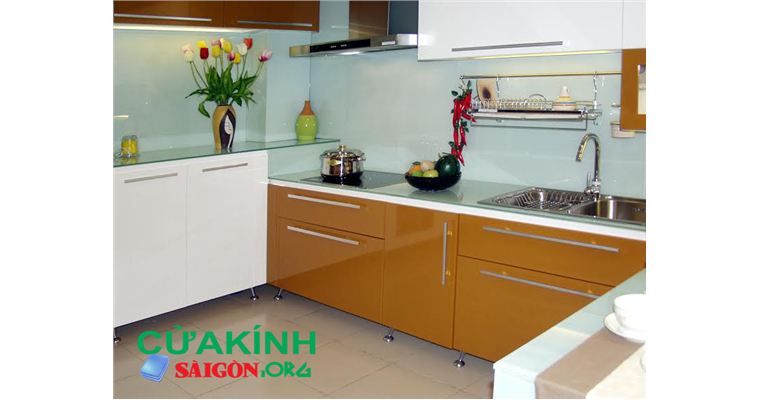 Kính màu ốp bếp tại Hà Nội - Tư vấn chọn mua kính ốp màu bếp tại Hà Nội