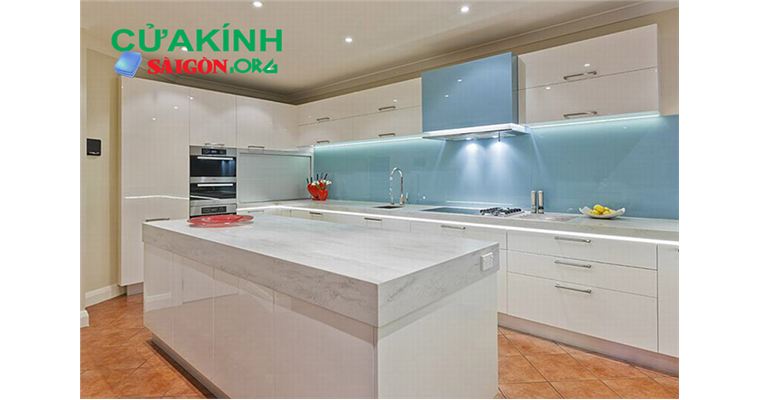 Kính ốp bếp chịu nhiệt có tốt không?