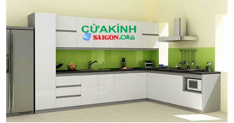 Có nên dùng kính ốp tường tủ bếp giá rẻ ?