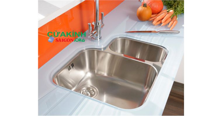 Lựa chọn hàng đầu cho nội thất bếp: Kính màu phòng bếp