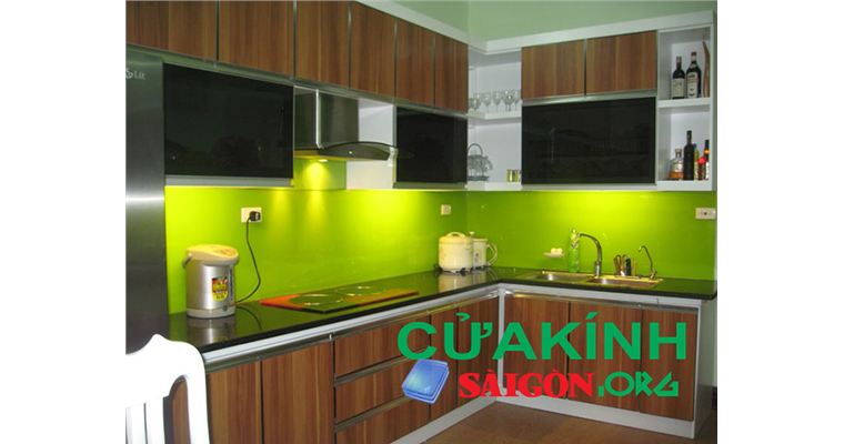 Kính ốp bếp màu gì đẹp ? Cách lựa chọn màu sắc kính phù hợp