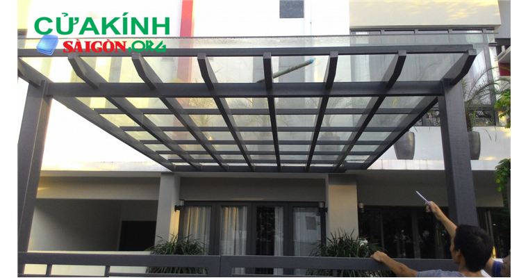 MÁI KÍNH CƯỜNG LỰC LẤY SÁNG CÓ TỐT KHÔNG?