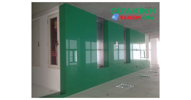 Vách kính màu cường lực phù hợp từng loại không gian