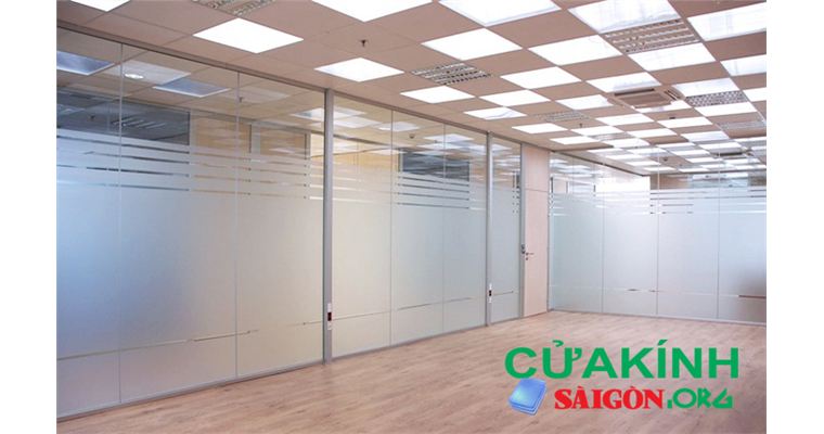 Tư vấn lựa chọn, lắp đặt vách kính văn phòng đảm bảo chất lượng tại Hồ Chí Minh
