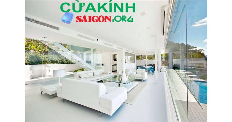 Dùng Vách Ngăn Kính Có An Toàn Không?