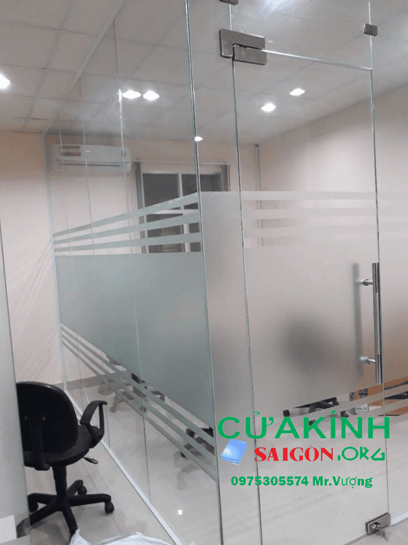 Làm vách kính tại quận 7
