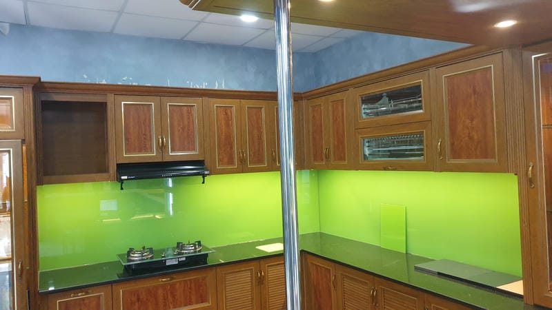 Kính Ốp Bếp Màu TPHCM | Thi Công Đẹp, Giá Rẻ, Uy Tín Tại Sài Gòn
