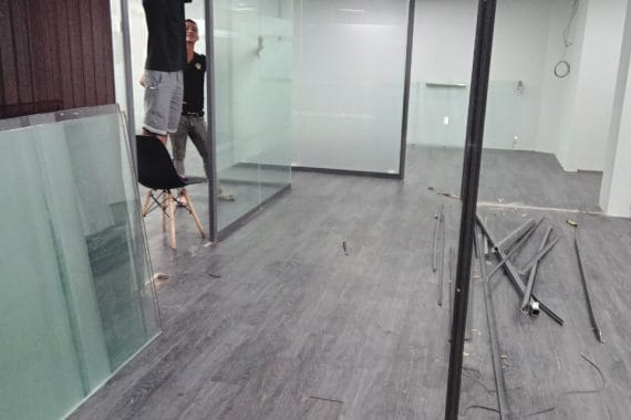 Sửa cửa kính cường lực bị xệ quận 7 - 0975.305.574 #1 Uy Tín