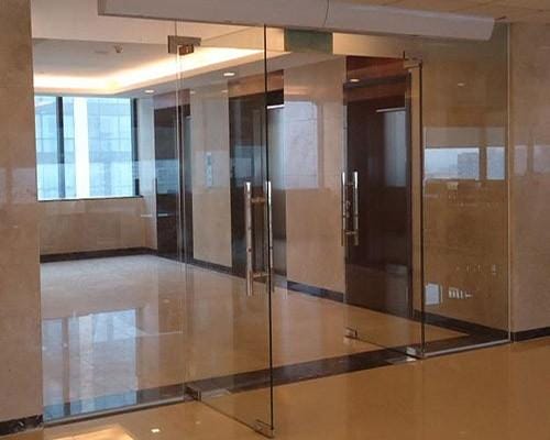 Cửa kính cường lực bản lề cho tòa nhà