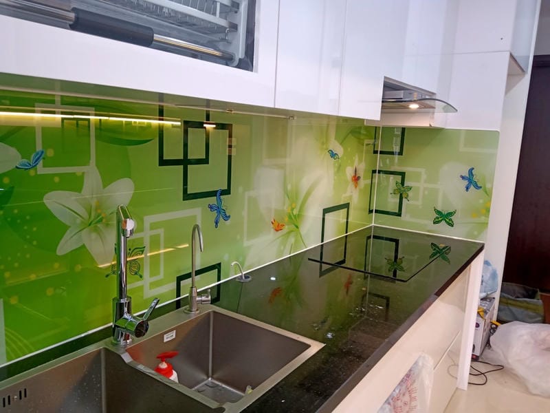 Kính Ốp Bếp Màu Quận 3 | Thi Công Nhanh, Giá Rẻ, Bền Đẹp