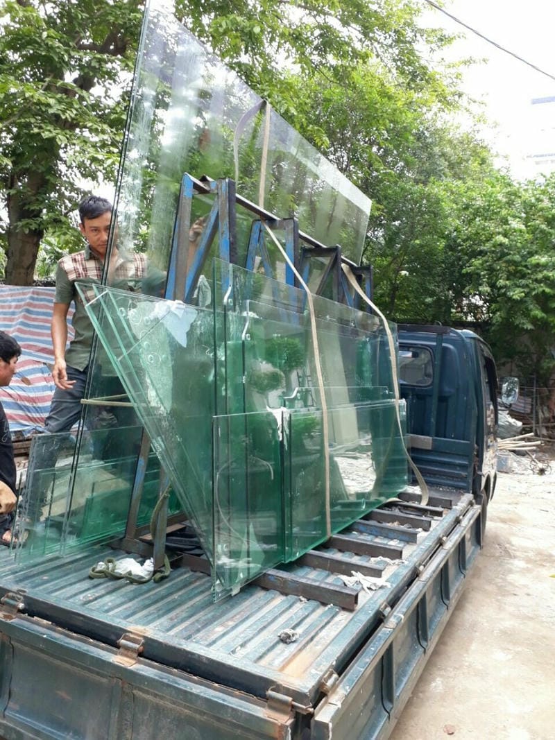  Ứng dụng kính cường lực trong nhà phố, văn phòng và công trình lớn