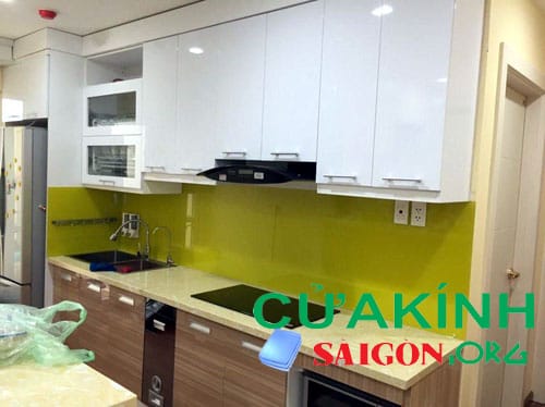 Thi công kính ốp bếp quận 3