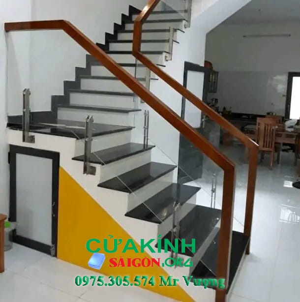 Làm lan can cầu thang kính giá rẻ hcm