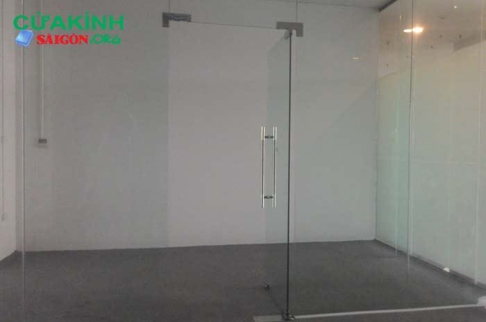 Cửa kính 1 cánh- Thiết kế đơn giản đáng chọn lựa