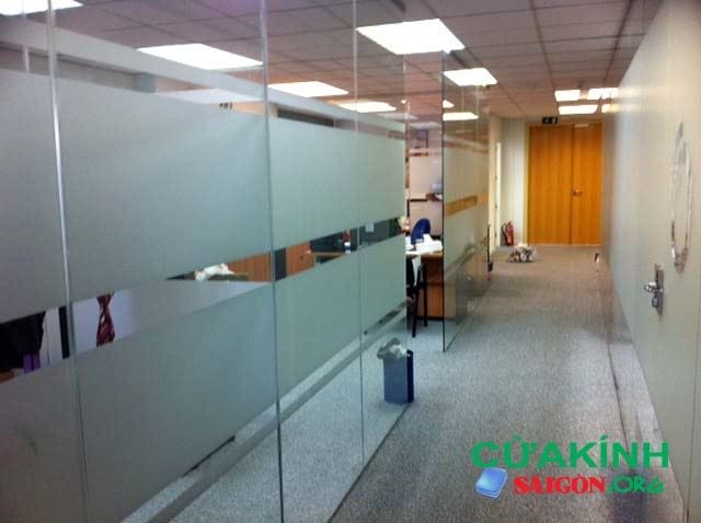 Cửa kính cường lực 2 lớp an toàn, đảm bảo chất lượng cho mọi công trình