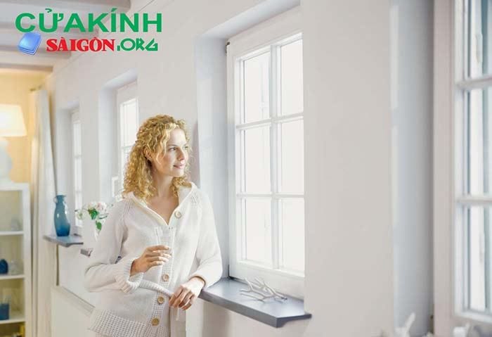 Cửa kính cường lực cách âm có tốt không?