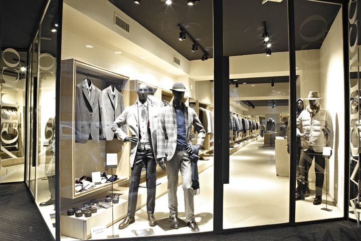 Cửa kính cường lực phù hợp cho shop quần áo thêm phần thời trang