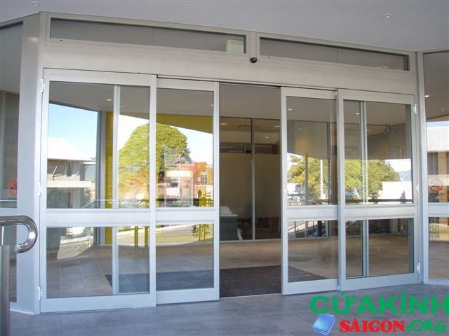 Cửa kính cường lực đẩy ngang dùng trong nhà riêng