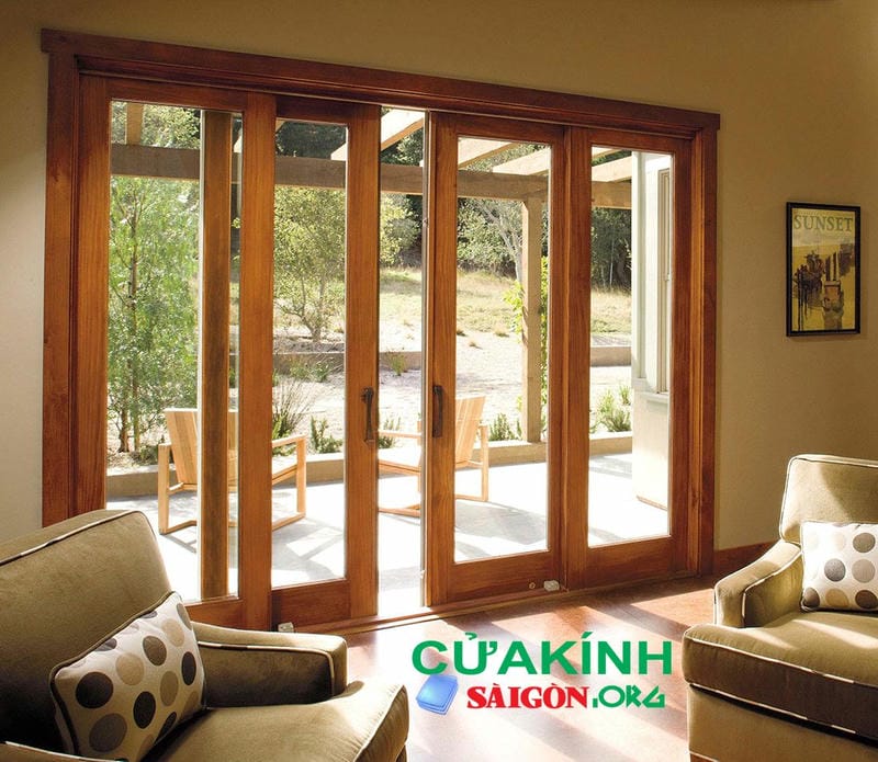 Cửa kính cường lực gỗ với vẻ đẹp hiện đại kết hợp truyền thống