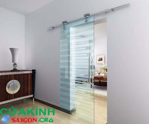 Cửa lùa kính cường lực thiết kế ngăn cách giữa các phòng