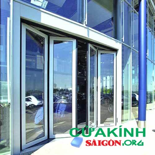 Cửa kính cường lực phản quang thêm phần tiện lợi