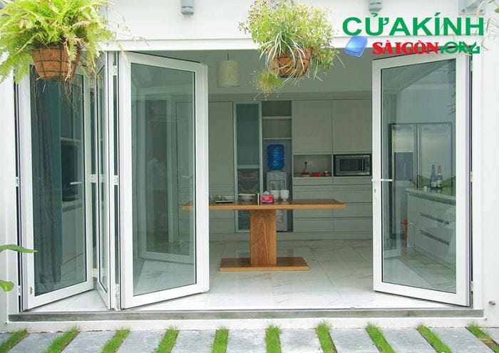 Cửa kính xếp cường lực thiết kế tinh xảo, bắt mắt