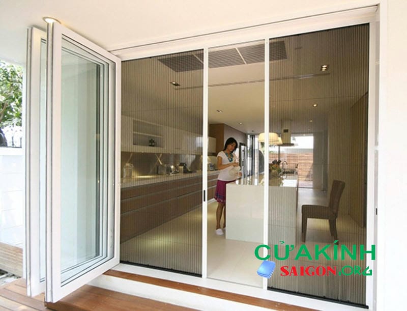 Lắp cửa lưới chống muỗi cho nhà ở