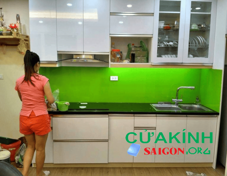 Kính màu ốp bếp huyện Cần Giờ 