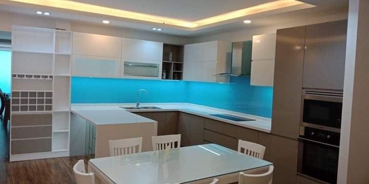 Kính ốp bếp màu Quận 10 TP.HCM, Giải pháp trang trí bếp hiện đại, sang trọng