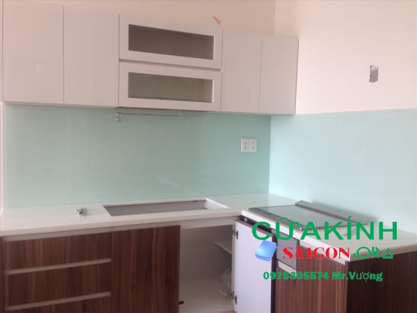 Lắp kính ốp bếp cho nhà ở sài gòn