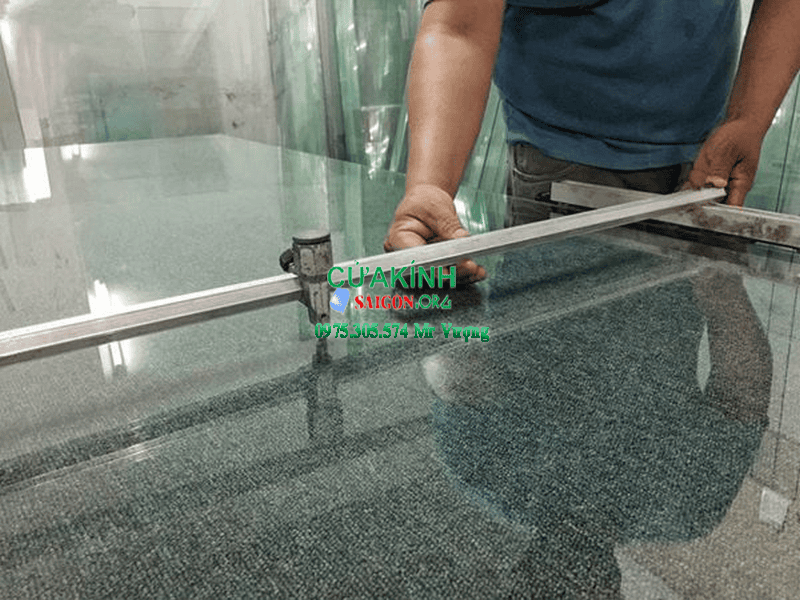 [ *& ] Xưởng kính cường lực quận 9