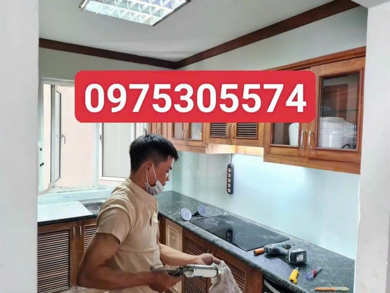 Địa chỉ thi công kính ốp bếp Quận 5 HCM uy tín, giá tốt