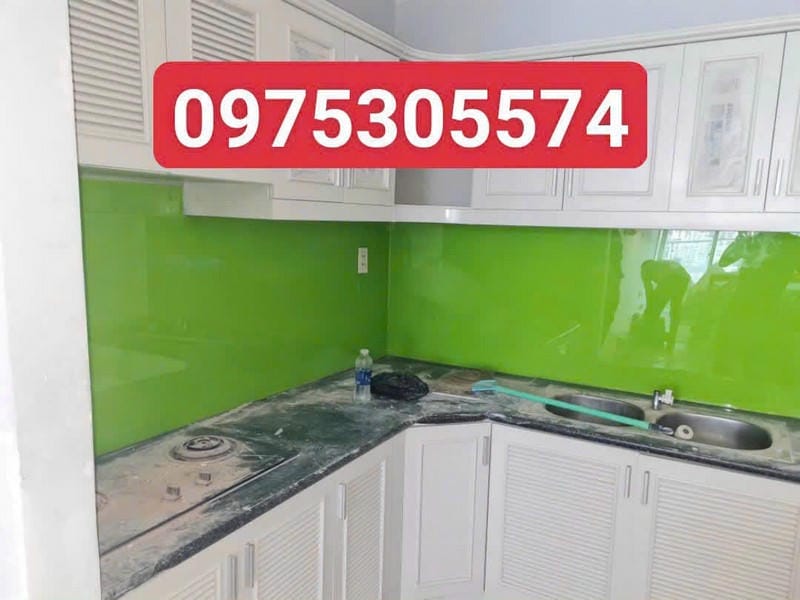 Kính ốp bếp cường lực màu Quận 6 An toàn, bền đẹp, dễ vệ sinh