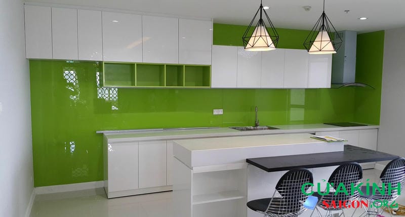 Thi công kính màu ốp bếp tại huyện Nhà Bè