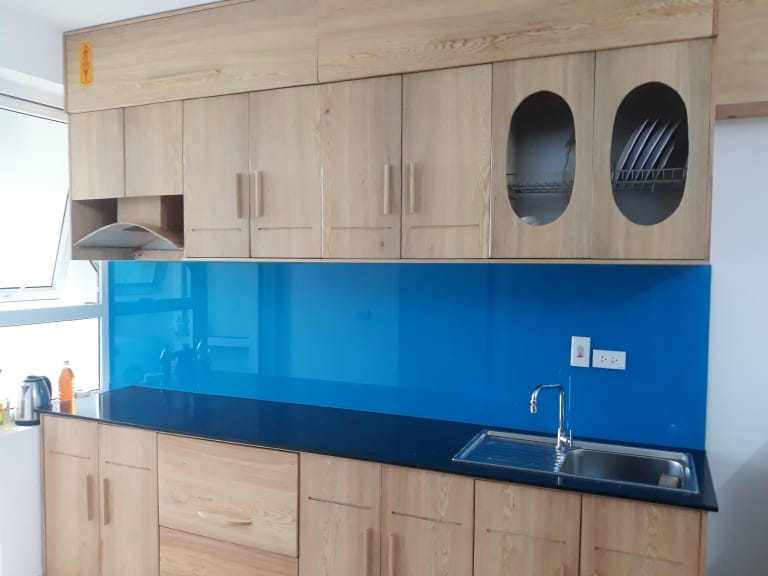 #1 Kính màu ốp bếp đẹp Quận 2 hcm - lắp đặt rẻ nhất 2025