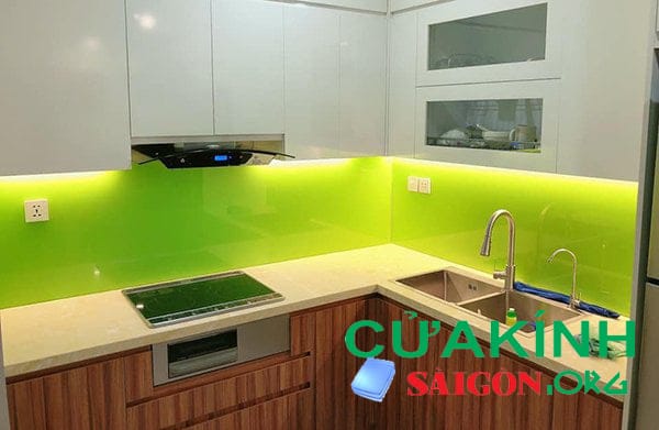 Lắp kính ốp bếp tại quận 4