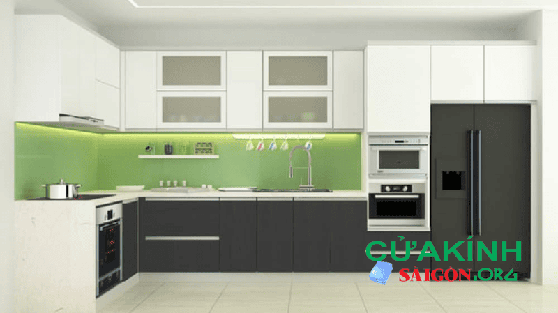 Kính màu ốp bếp nhà ở quận 6