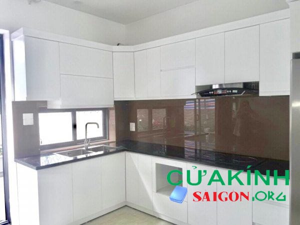 Lắp kính ốp bếp tại quận 7
