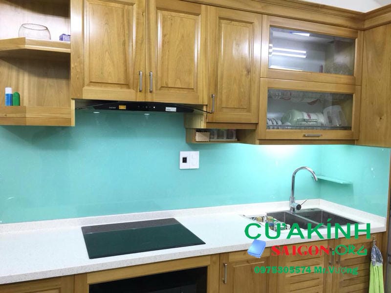 Lắp kính ốp bếp cho nhà ở quận 1