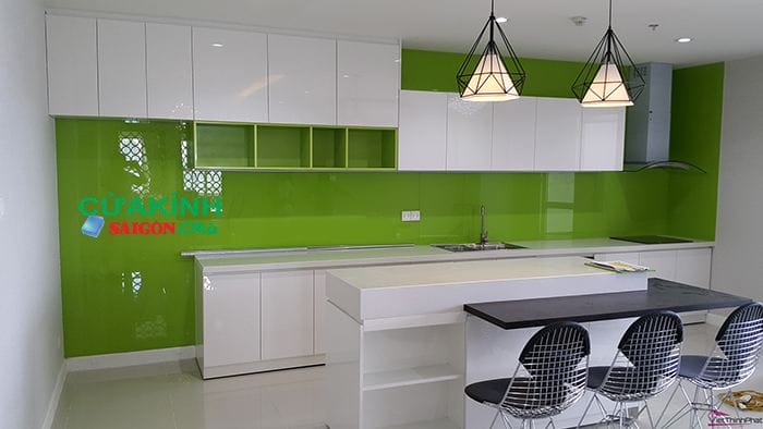 05 mẫu kính ốp bếp màu xanh phù hợp với phong thủy căn nhà