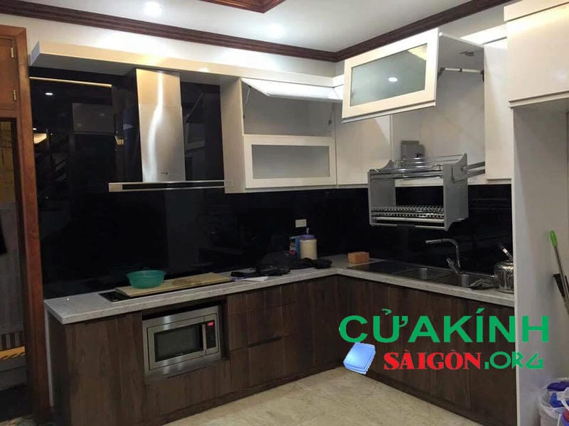Kính màu ốp bếp quận Bình Thạnh