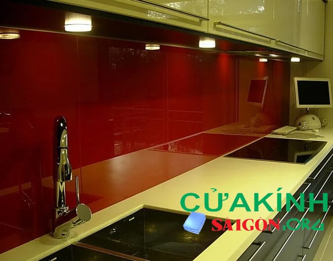 Thi công kính ốp bếp màu quận 12