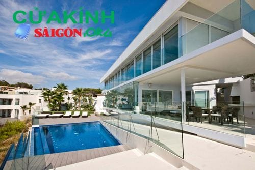 Khám phá những lợi ích của lan can kính ngoài trời